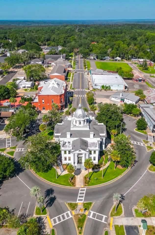 Aerial view of downtown Monticello with the Jefferson County Courthouse at the center of the roundabout